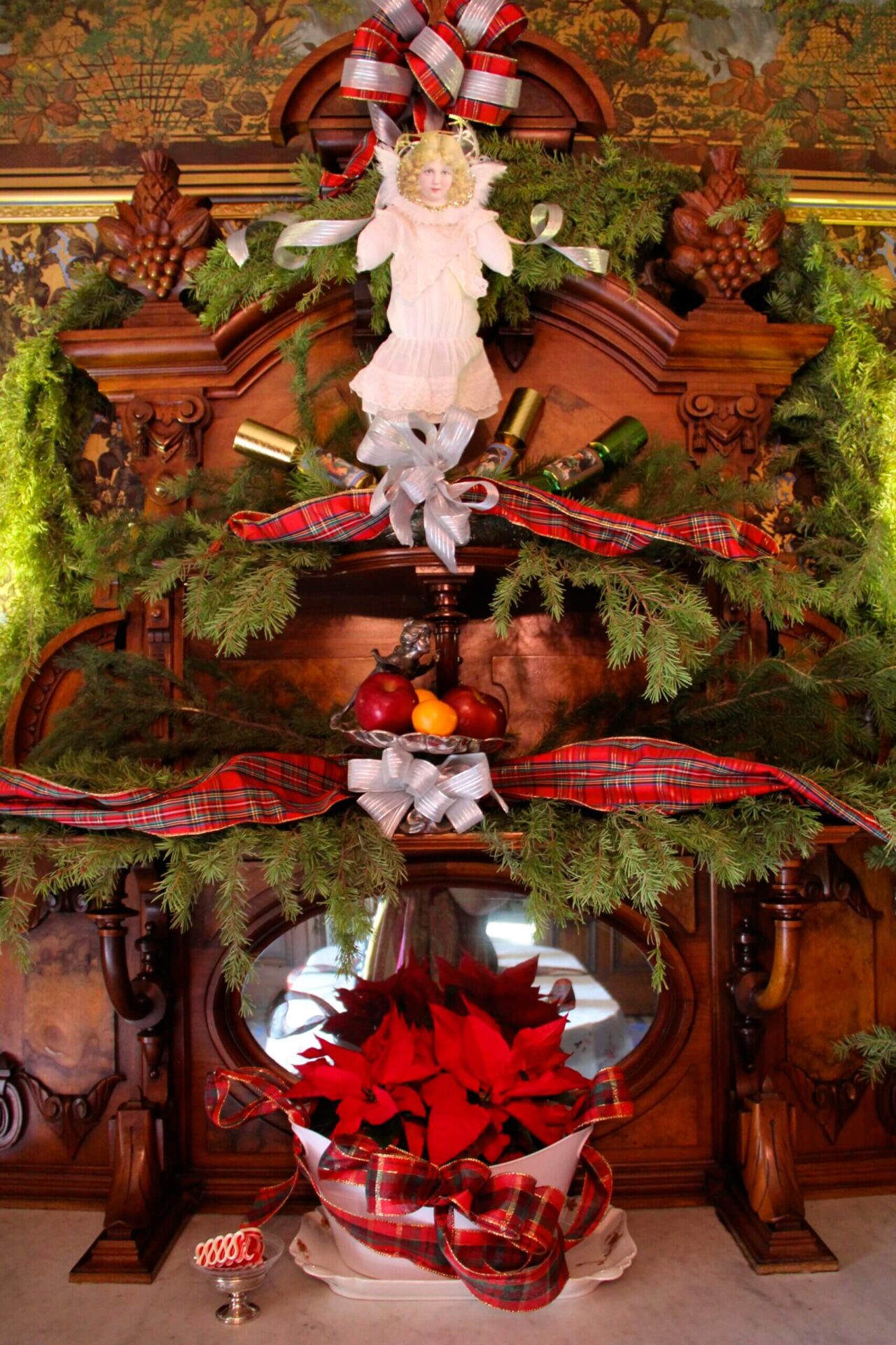 Christmas-at-Hamill-Mantle-scaled (1)
