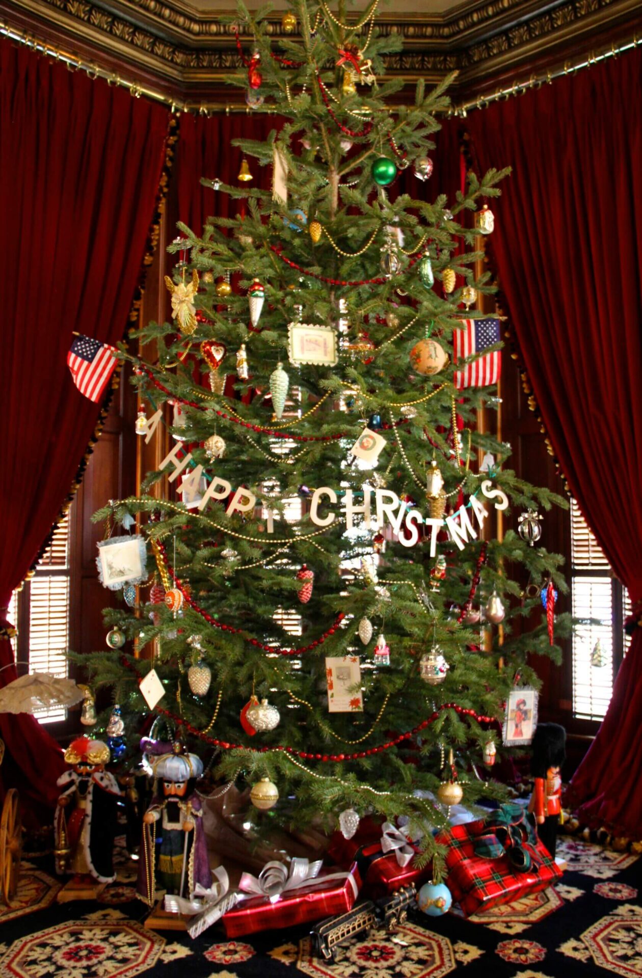 Christmas-at-Hamill-Tree-scaled (1)